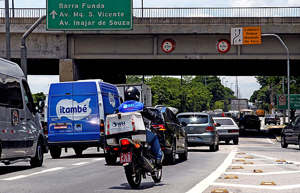 Doria usará imagem de câmeras para multar motos nas marginais de SP